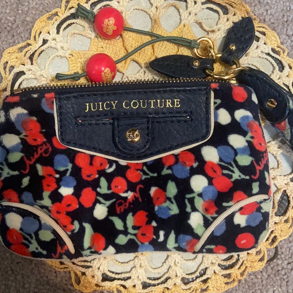 Y25 Juicy Couture wristlet